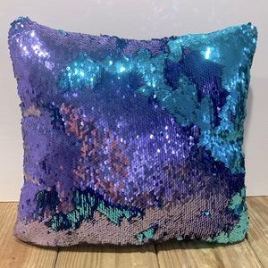 New Color Changing Beautiful Purple Blue Sequined Super Cool Pillow Home Decor !